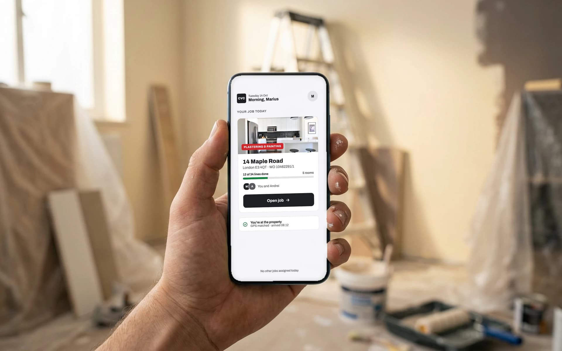 Aplicația de șantier pe telefon, ecranul Azi, pe un șantier de renovare